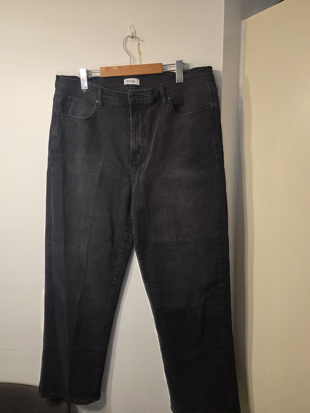 Kensie Straight-Leg Black High-Rise Jeans
